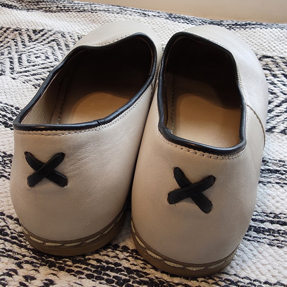 Charix Classic Leather Loafers | Cream & Black Artisan Slip-Ons | EU 44 Unisex - Picture 3 of 4